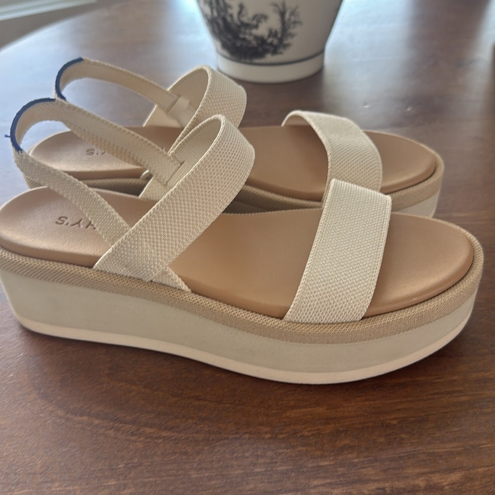 Like New! Rothy’s The Lightweight Wedge Sandal in Salt in excellent condition.